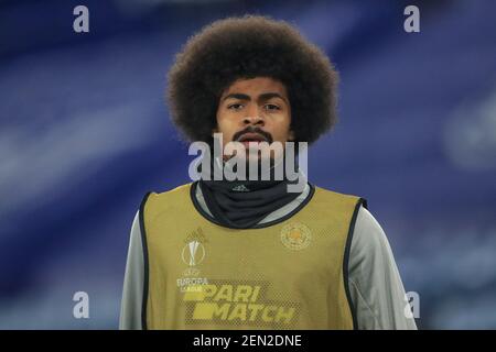 Leicester, Royaume-Uni. 25 février 2021: Hamza Choudhury #20 de Leicester City pendant l'échauffement avant le match à Leicester, Royaume-Uni le 2/25/2021. (Photo de Mark Cosgrove/News Images/Sipa USA) crédit: SIPA USA/Alay Live News Banque D'Images