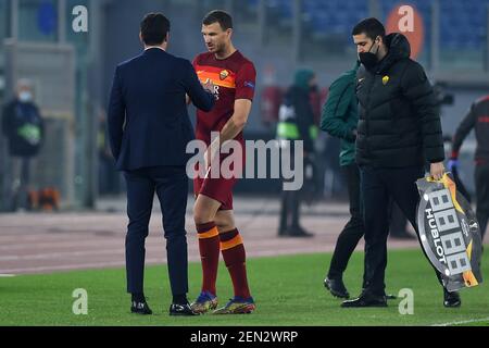 Rome, Latium. 25 février 2021. 2/25/2021 - Edin Dzeko de Roma montrent leur déjection pour blessés lors du match de football de l'Europa League COMME Roma vs SC Braga dans le stade olympique de Rome, Italie, 25 février 2021. Fotografo01 (photo d'IPA/Sipa USA) crédit: SIPA USA/Alay Live News Banque D'Images