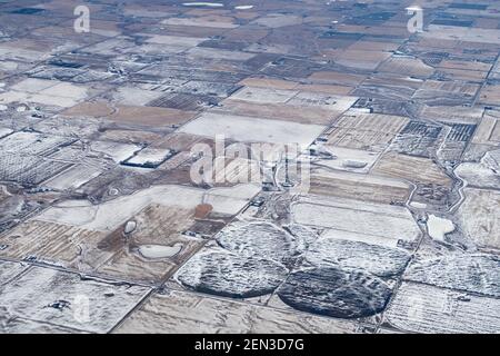 Vue aérienne des Prairies canadiennes couvertes de neige Banque D'Images