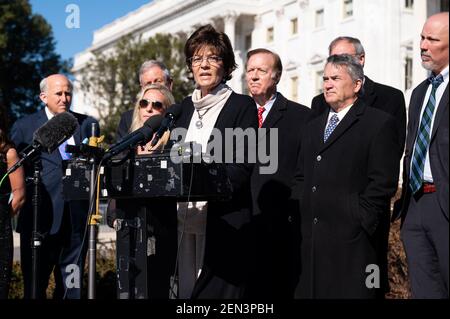 Washington, États-Unis. 25 février 2021. Yvette Herrell (R-NM), représentante des États-Unis, s'exprime lors d'une conférence de presse du Caucus de la liberté de la Chambre au sujet de la loi sur l'égalité. Crédit : SOPA Images Limited/Alamy Live News Banque D'Images