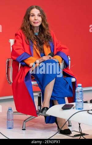 Madrid, Espagne. 25 février 2021. L'actrice espagnole Victoria Abril pose pendant la masterclass de la délégation culturelle de la communauté de Madrid en Espagne. Crédit : SOPA Images Limited/Alamy Live News Banque D'Images