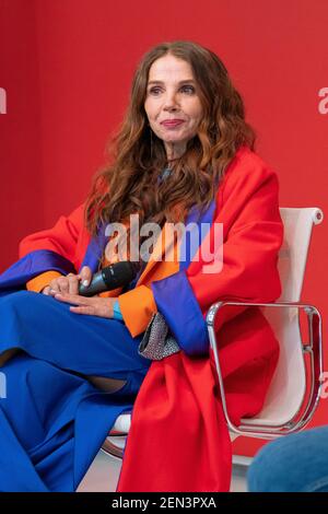 Madrid, Espagne. 25 février 2021. L'actrice espagnole Victoria Abril pose pendant la masterclass de la délégation culturelle de la communauté de Madrid en Espagne. Crédit : SOPA Images Limited/Alamy Live News Banque D'Images