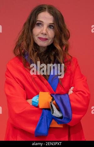 Madrid, Espagne. 25 février 2021. L'actrice espagnole Victoria Abril pose pendant la masterclass de la délégation culturelle de la communauté de Madrid en Espagne. Crédit : SOPA Images Limited/Alamy Live News Banque D'Images