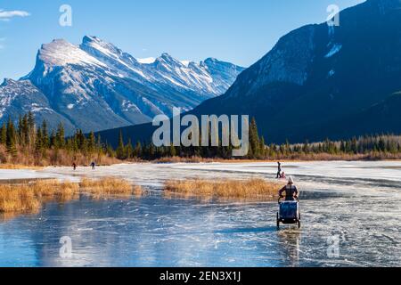 Banff, Canada - décembre 2020 : belle vue sur les lacs Vermilion en hiver Banque D'Images