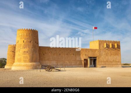 le fort Al Zubara (ou Al Zubarah) sert d'exemple pur d'un fort arabe typique construit en utilisant la technique traditionnelle de Qatari. Banque D'Images