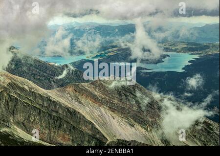 Lac Campotosto vu du sommet de Corno Grande. Parc national de Gran Sasso et Monti della Laga, Abruzzes, Italie, Europe Banque D'Images