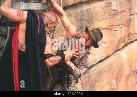 Indiana Jones et le Temple de Doom année : 1984 États-Unis Directeur : Steven Spielberg Amrish Puri, Harrison Ford Banque D'Images