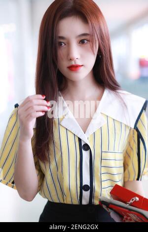 L Actrice Et Chanteuse Chinoise Ju Jingyi Assiste Un V Nement Beaut Lancome Shanghai