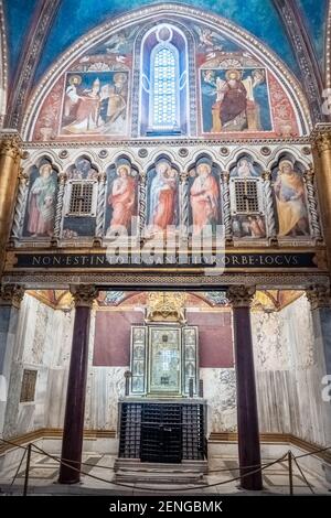 Autel principal de la chapelle catholique romaine de Sancta Sanctorum (Chiesa di San Lorenzo à Palatio ad Sancta Sanctorum) - Rome, Italie Banque D'Images