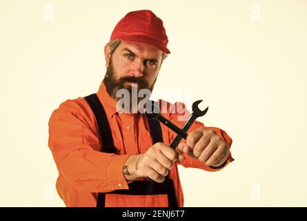 Outils de clé à main manuelle sur fond blanc. Détails de serrage de la fixation de l'outil à clé. Clé. Mécanique avec clé. Techniciens et mécaniciens d'entretien automobile. Concept de service et d'ingénierie. Banque D'Images