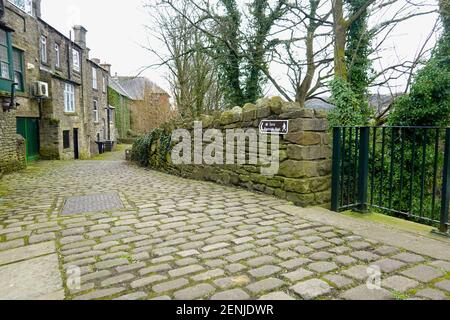 Un panneau indiquant le chemin vers le parc Torrs Riverside, New Mills, Derbyshire. Banque D'Images