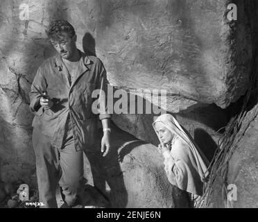 ROBERT MITCHUM et DEBORAH KERR dans HEAVEN SAIT, M. ALLISON 1957 réalisateur JOHN HUSTON roman Charles Shaw scénario John Lee Mahin et John Huston XX siècle Fox Banque D'Images