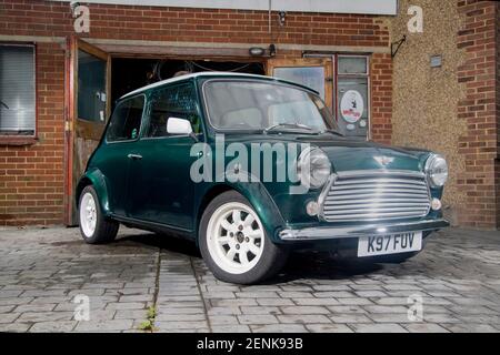 Voiture britannique classique et moderne 1993 Rover Mini Cooper Banque D'Images