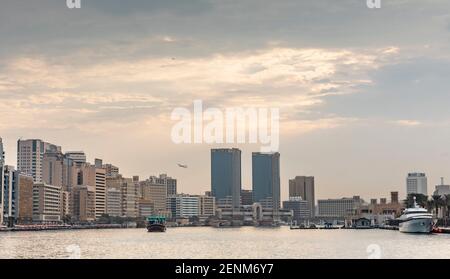 Dubaï, Émirats arabes Unis, 25 février 2021 : tôt le matin à Dubai Creek Banque D'Images