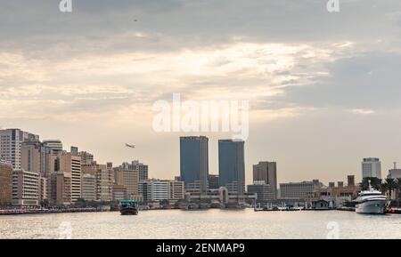 Dubaï, Émirats arabes Unis, 25 février 2021 : tôt le matin à Dubai Creek Banque D'Images