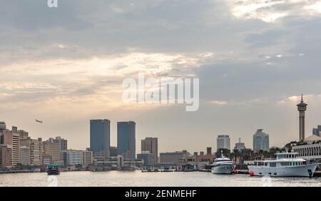 Dubaï, Émirats arabes Unis, 25 février 2021 : tôt le matin à Dubai Creek Banque D'Images