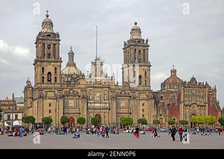 Cathédrale métropolitaine de Mexico / Catedral Metropolitana sur la place De la Constitución / Plaza del Zócalo dans le centre-ville de Mexico Ville Banque D'Images