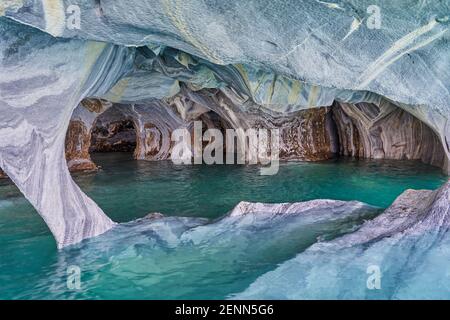 Cathédrale aux grottes de Marbel, au lac General Carrera ou au lac Buenos Aires. Il est situé le long de la Carretera austral en Patagonie et partagé par l'Argentine Banque D'Images