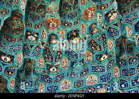Belle décoration bleue de l'intérieur du portail de Saint Mosquée de Pétersbourg Banque D'Images