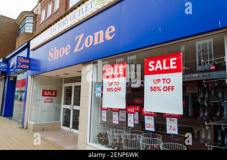 Rhyl, Denbighshire; Royaume-Uni: 21 févr. 2021: Shoe zone ont un magasin sur la High Street à Rhyl Banque D'Images