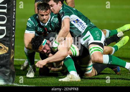 Monigo Stadium, Trévise, Italie, 26 Feb 2021, Jarrad Butler (Connacht) attaqué par Edoardo Padovani (Benetton Trévise) pendant Benetton Trévise vs Connacht Rugby, Rugby Guinness Pro 14 Match - photo Ettore Griffoni / LM Banque D'Images