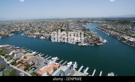 Vue aérienne d'un quartier à l'intérieur d'un port Banque D'Images