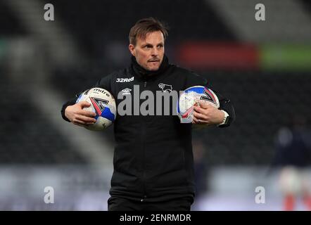 Justin Walker, entraîneur de développement de la première équipe du comté de Derby, lors du match du championnat Sky Bet au stade Pride Park, Derby. Date de la photo : vendredi 26 février 2021. Banque D'Images