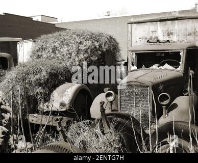Extérieur d'un vieux camion de Brockway antique, Wilkes barre, Pennsylvanie, États-Unis. Wyoming Valley. Luzerne County.Brockway Motor Company a été un constructeur de camions lourds sur mesure à Cortland, New York, de 1912 à 1977. Il a été fondé sous le nom de Brockway Carriage Works en 1875 par William Brockway. Son fils George Brockway a ensuite transformé les wagons en un fabricant de camions en 1909. Banque D'Images