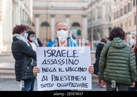 Rome, Italie. 26 février 2021. Rome Vendredi 26 février: piazza S. Silvestro vaccins sit-in POUR LA PALESTINE - débloquer les vaccins pour la population active. Vacciner les prisonniers politiques dans les prisons israéliennes. Proumove la Communauté palestinienne de Rome et du Latium. Crédit : Agence photo indépendante/Alamy Live News Banque D'Images