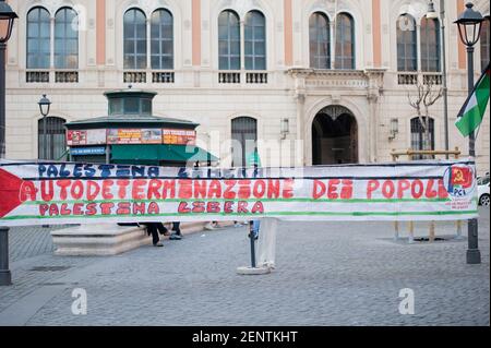 Rome, Italie. 26 février 2021. Rome Vendredi 26 février: piazza S. Silvestro vaccins sit-in POUR LA PALESTINE - débloquer les vaccins pour la population active. Vacciner les prisonniers politiques dans les prisons israéliennes. Proumove la Communauté palestinienne de Rome et du Latium. Crédit : Agence photo indépendante/Alamy Live News Banque D'Images