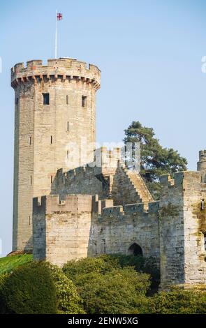 Vue sur la Tour Guy, qui fait partie des murs du château de Warwick, un fort du XIIe siècle et un château médiéval Banque D'Images