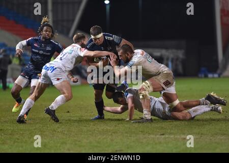 Eccles, Royaume-Uni. 26 février 2021. Jono Ross, de sale Sharks, entre dans l'attaque à Eccles, au Royaume-Uni, le 2/26/2021. (Photo de Richard long/News Images/Sipa USA) crédit: SIPA USA/Alay Live News Banque D'Images