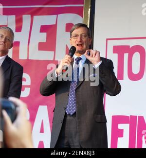 Dominic Grieve, ancien homme politique et avocat britannique, s'exprimant lors de la troisième marche du vote du peuple, Parliament Square, Londres, Royaume-Uni, le 19 octobre 2019. Banque D'Images