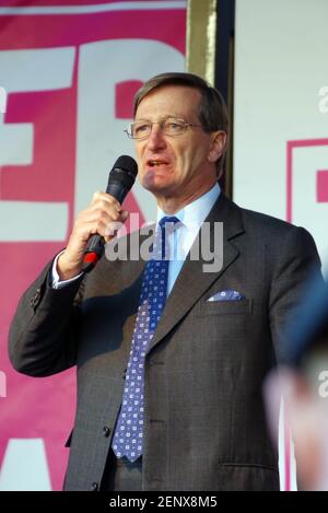 Dominic Grieve, ancien homme politique et avocat britannique, s'exprimant lors de la troisième marche du vote du peuple, Parliament Square, Londres, Royaume-Uni, le 19 octobre 2019. Banque D'Images