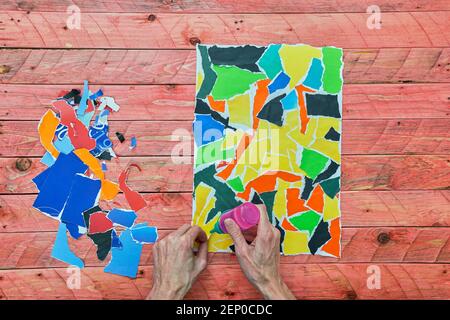 Collage abstrait et coloré. Arrière-plan moderne. Collage fait main sans ciseaux. Motif de collage sans couture Banque D'Images