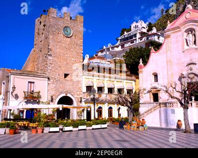 Place du Dôme de Taormina - Piazza IX Aprile Banque D'Images