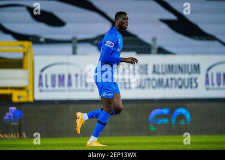 CHARLEROI, BELGIQUE - FÉVRIER 26 : Ebere Onuachu de KRC Genk pendant le match de la Ligue belge Pro entre Charleroi et KRC Genk au Stade du pays de CH Banque D'Images