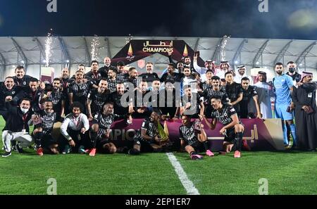 Doha, Qatar. 26 février 2021. Les joueurs d'Al Sadd SC célèbrent le trophée après avoir remporté le match final de la coupe du Qatar entre Al Sadd SC et Al Duhail SC à Doha, Qatar, le 26 février 2021. Credit: Nikku/Xinhua/Alay Live News Banque D'Images