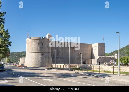 Ston, Croatie - 20 août 2020 : fort Kastio à l'heure du matin au soleil Banque D'Images