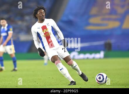 Eberechi Eze de Crystal Palace sur le ballon lors du match de Premier League entre Brighton et Hove Albion et Crystal Palace au stade de la communauté American Express , Brighton , Royaume-Uni - 22 février 2021 usage éditorial uniquement. Pas de merchandising. Pour les images de football, les restrictions FA et Premier League s'appliquent inc. Aucune utilisation Internet/mobile sans licence FAPL - pour plus de détails, contactez football Dataco Banque D'Images