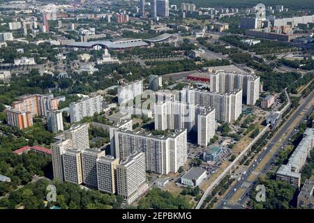 Vue aérienne spectaculaire (340 m) de Moscou, Russie. Vue depuis la tour de télévision d'Ostankino Banque D'Images