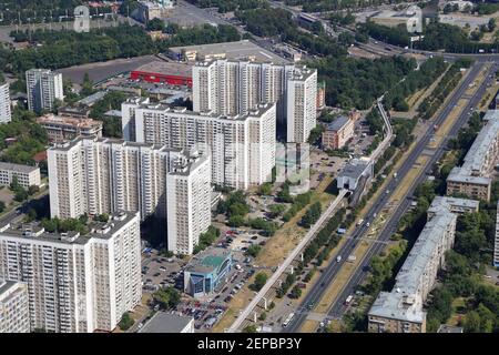 Vue aérienne spectaculaire (340 m) de Moscou, Russie. Vue depuis la tour de télévision d'Ostankino Banque D'Images
