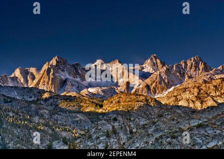 Photo montage Pic Haeckel, mont Wallace sur le lac du bassin dans la région de Sabrina Evolution, John Muir Wilderness, Sierra Nevada, Californie, USA Banque D'Images