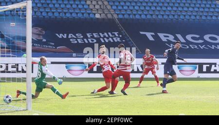 Bochum, Allemagne. 27 février 2021. Firo: 02/27/2021 Soccer: Soccer: 2e saison Bundesliga 2020/21 VfL Bochum - Wurzburg, Kickers Wurzburg, Wuerzburg Robert Zulj, pousses, le, Objectif, à, 1: 0 | utilisation dans le monde crédit: dpa/Alamy Live News Banque D'Images