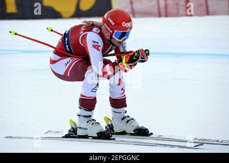 Val Di Fassa, Italie. 27 février 2021. Ariane Raedler au cours de la coupe du monde de ski AUDI FIS 2021 Val di Fassa - Downhill Women, course de ski alpin à Val di Fassa, Italie, février 27 2021 crédit: Independent photo Agency/Alay Live News Banque D'Images