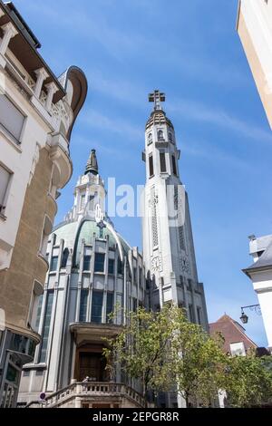 Scène de rue de l'église notre Dame des malades à Vichy France Banque D'Images