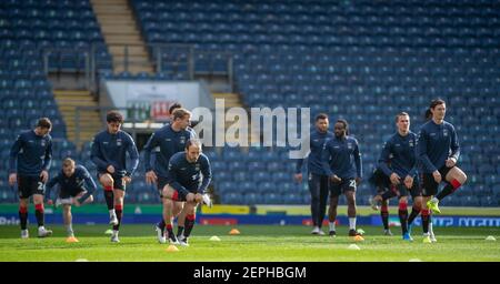 BLACKBURN, ANGLETERRE. 27 FÉVRIER Coventry City s'échauffe avant le match de championnat Sky Bet entre Blackburn Rovers et Coventry City à Ewood Park, Blackburn, le samedi 27 février 2021. (Credit: Pat Scaasi | MI News) Credit: MI News & Sport /Alay Live News Banque D'Images