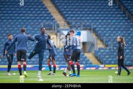 BLACKBURN, ANGLETERRE. 27 FÉVRIER Coventry City s'échauffe avant le match de championnat Sky Bet entre Blackburn Rovers et Coventry City à Ewood Park, Blackburn, le samedi 27 février 2021. (Credit: Pat Scaasi | MI News) Credit: MI News & Sport /Alay Live News Banque D'Images