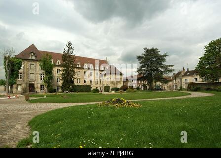 france, senlis, picardie, oise-- l'abbaye de Saint Vincent a été fondée en 1065 par la reine Anne de Kiev et confiée aux moines de Genovefains. Le monu Banque D'Images