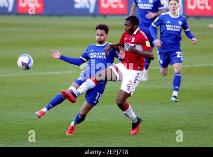 Josh Murphy de Cardiff (à gauche) et Anfernee Dijksteel de Middlesbrough se battent pour le ballon lors du match du championnat Sky Bet au stade Riverside, à Middlesbrough. Date de la photo: Samedi 27 février 2021. Banque D'Images